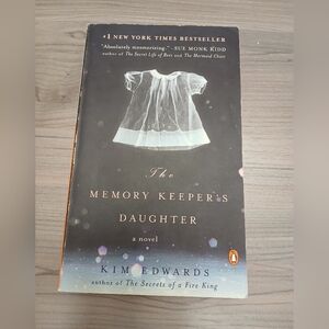 🤯2/$15 The Memory Keeper's Daughter by Kim Edwards - Paperback Book